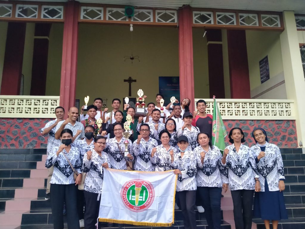 Kontingen PGRI Cabang Larantuka sepulangnya dari Riangsunge