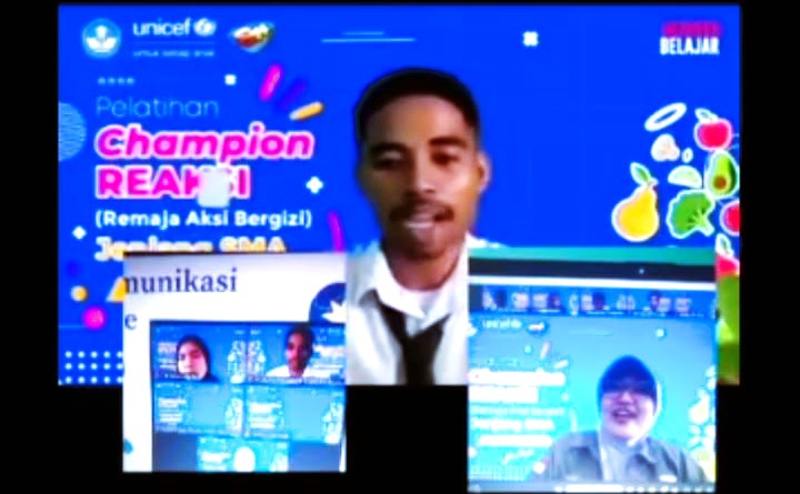 Andris dalam menyampaikan gagasannya selama zoom meeting Pelatihan Champion REAKSI (Remaja Aksi Bergizi)